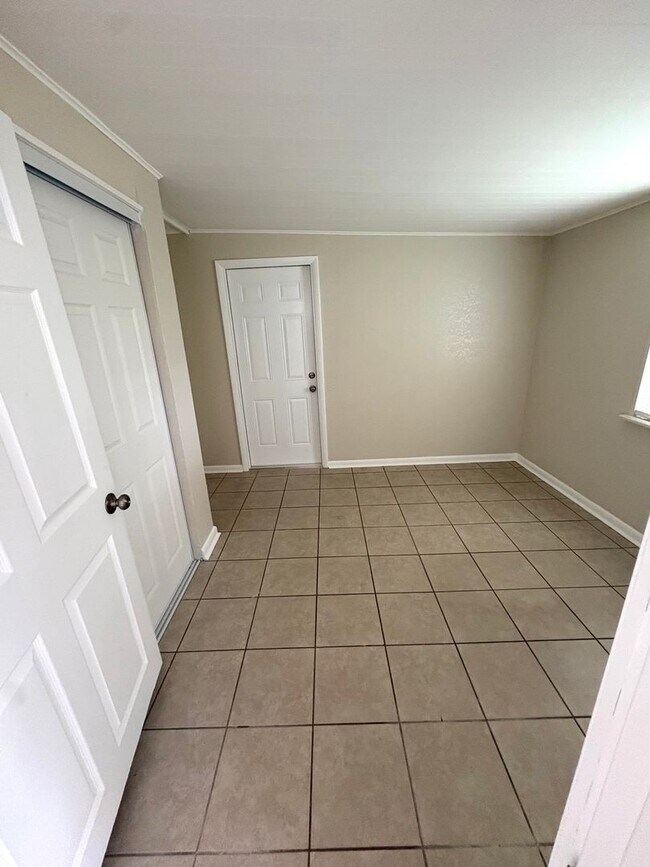 Building Photo - 4606 Eastwood Ln