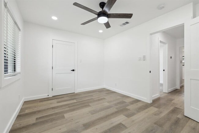 Building Photo - 2615 Baxter Dr