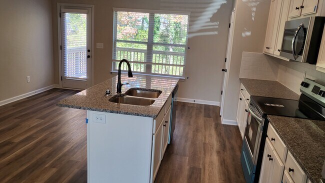 Kitchen with Frigidaire Oven/Stove, Microwave, Dishwasher, Refrigerator and Garbage Disposal - 1373 Bayrose Cir