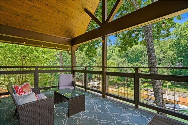 Building Photo - 2115 Kemp Dr