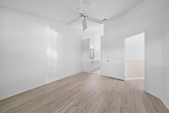 Building Photo - Annual Rental in Briarwood - 3 Bed 2 Bath Condo