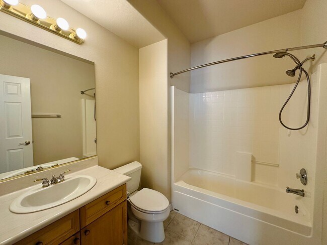 Building Photo - GORGEOUS 2 STORY HOME WITH A GRAND ENTRY &...