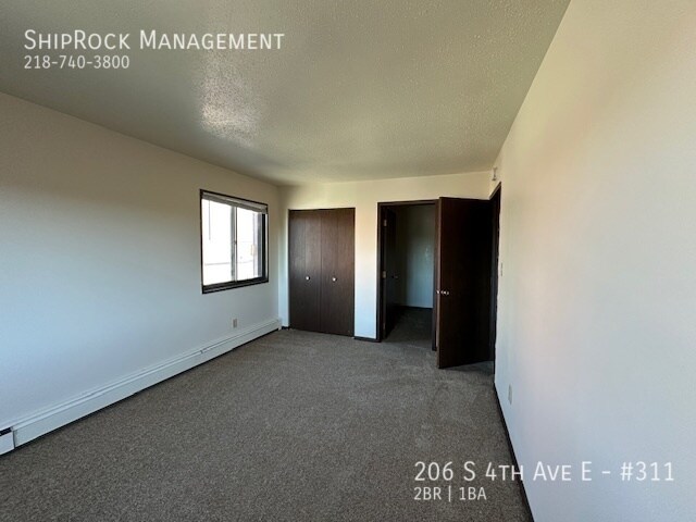 Building Photo - 206 S 4th Ave W