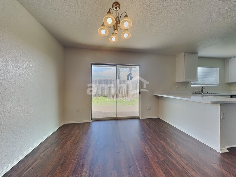 Building Photo - 8528 Hawkview Dr