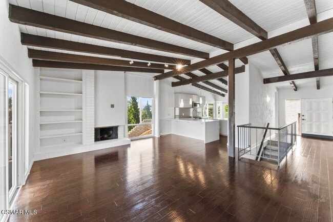 Building Photo - 4 bed, 2 1/2 bath home in the Racquet Club...