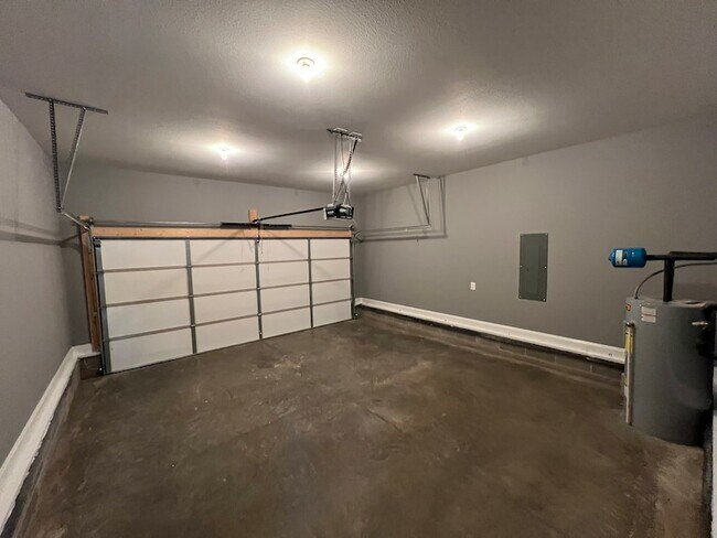 Building Photo - 703 Buffalo Frd Dr