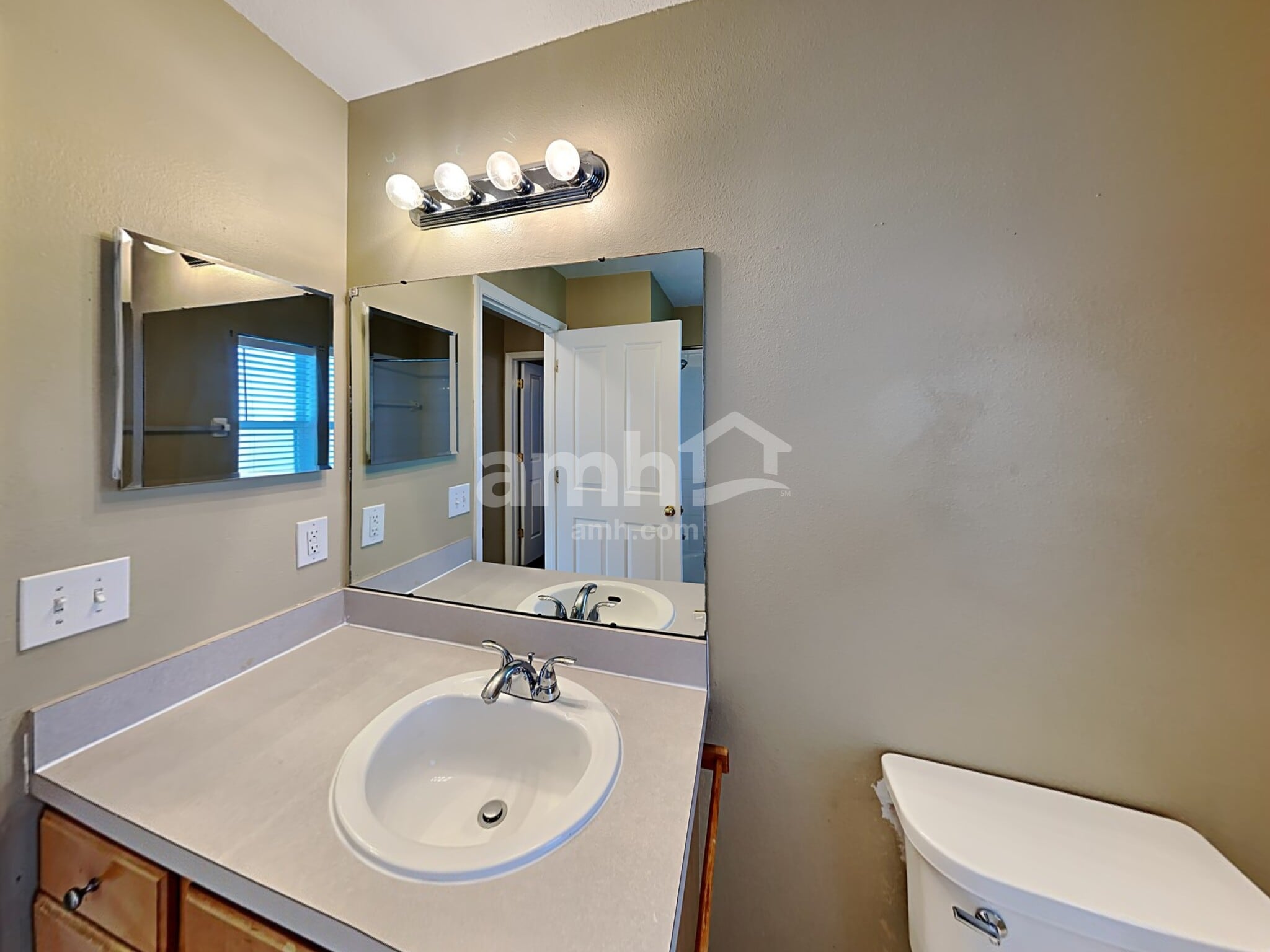 Building Photo - 1531 Kish Blvd