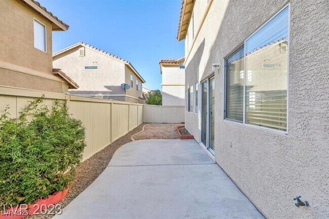 Building Photo - 971 Grand Cerritos Ave