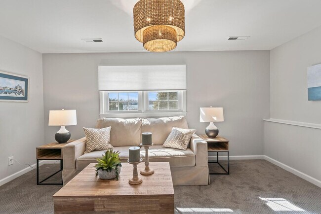 Building Photo - 445 S Riverside Dr