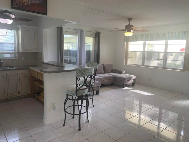 Building Photo - 315 Camden M