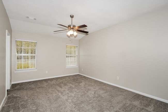 Building Photo - 145 Pine Ridge Ln