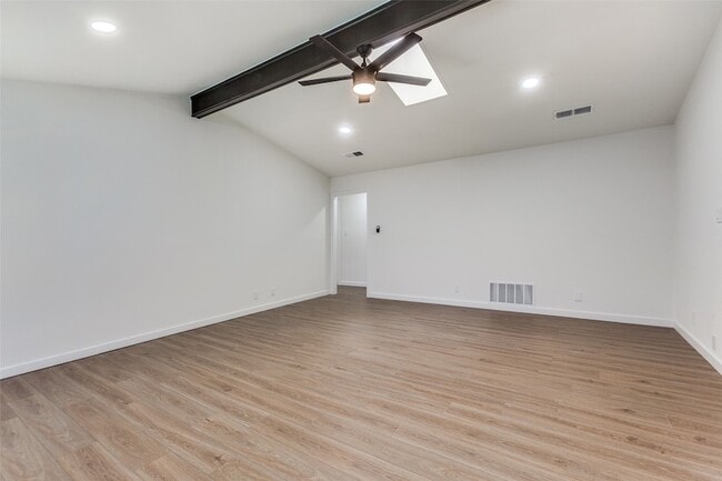 Building Photo - 2822 Clear Springs Dr