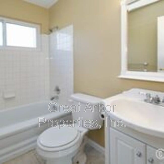 Building Photo - 1062 Rambling Rd