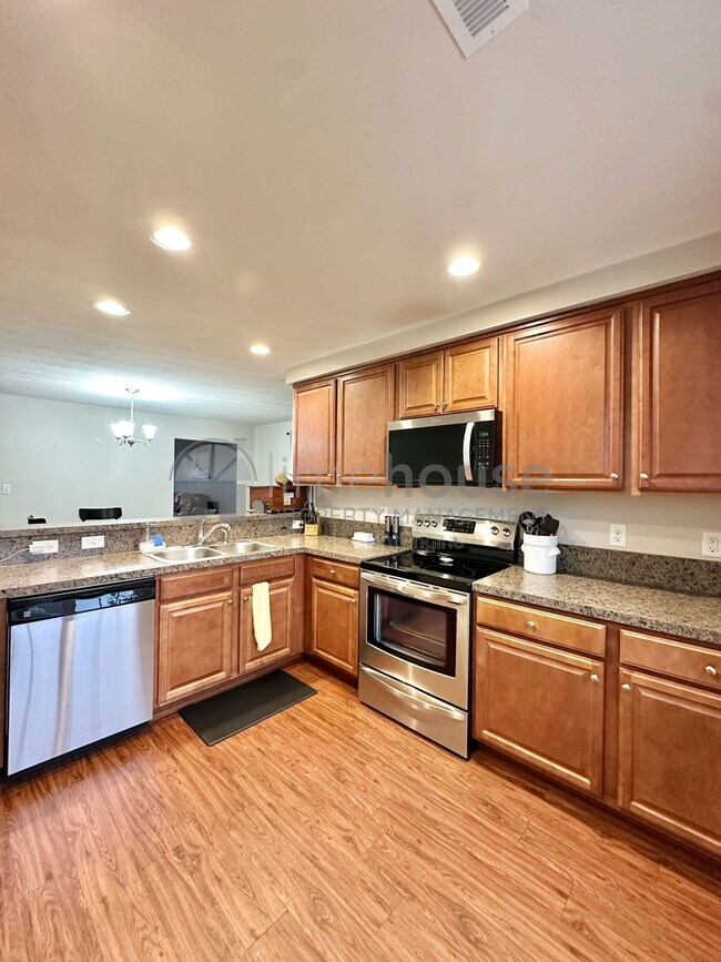 Building Photo - 4824 Kennebeck Ave