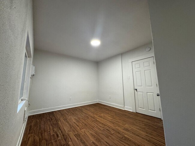 Building Photo - 542 N Scott St