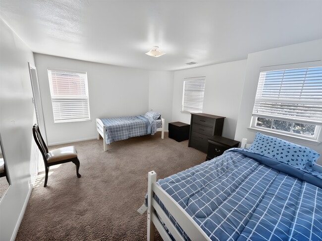 Building Photo - 5127 Oak Briar Ln