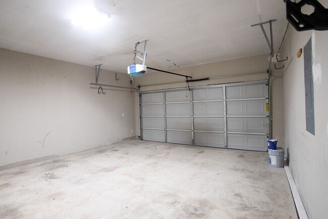 Building Photo - 1005 Papaya Cove