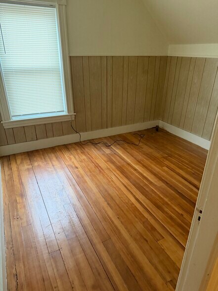 Building Photo - 135 Silver St