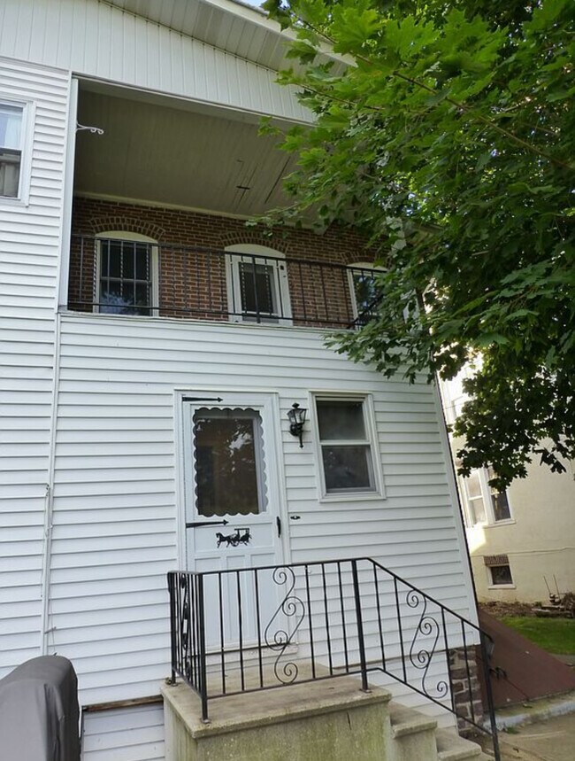 Building Photo - 218 Noble St