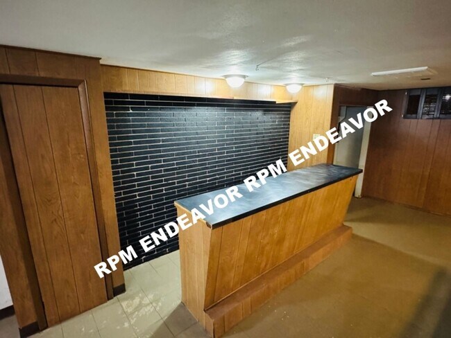 Building Photo - Just Hit the Market — Spacious Layout + Basement Space in St. Louis, Housing Choice Voucher Accep...
