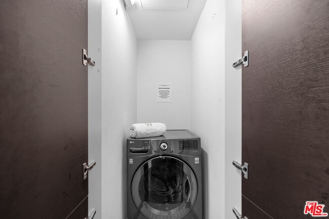 Building Photo - 6250 Hollywood Blvd