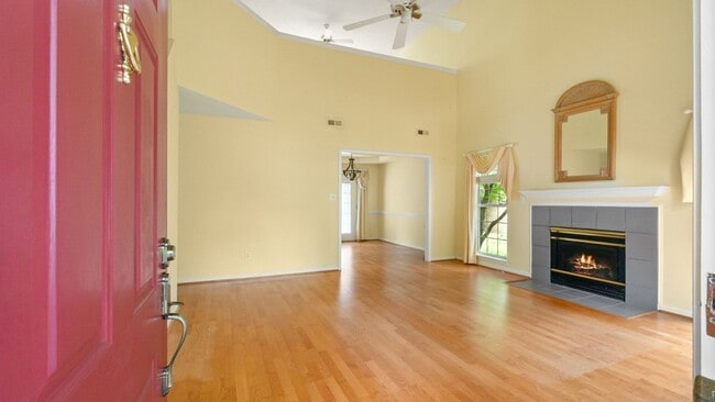 Building Photo - 3BR 2.5BA Cul-de-sac House with Loft in To...