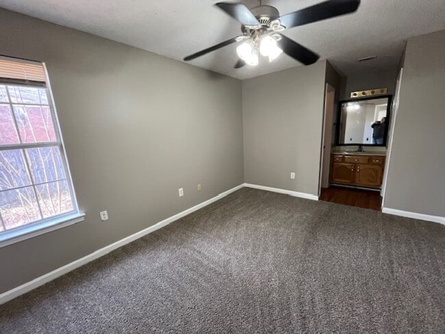 Building Photo - Renovated 2 Bedroom 2 Bath Home for Rent!!