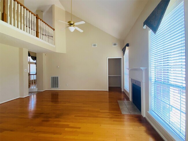 Building Photo - 1703 Berkoff Dr