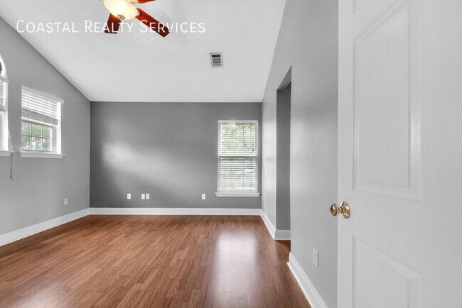 Building Photo - 879 Van Dyke Dr