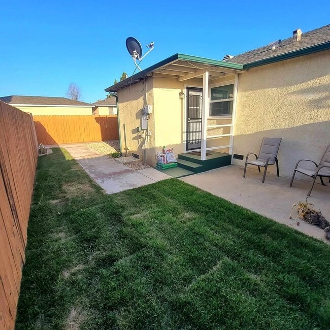Building Photo - Charming Single Story Home Near Hancock College with One Car Garage