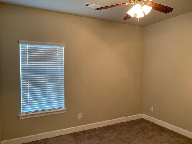 Building Photo - 1513 Crestwood Hills Ln