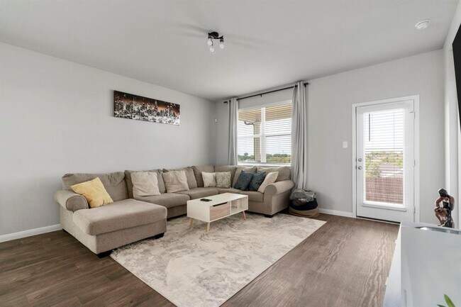 Building Photo - 212 Apache Plum Dr