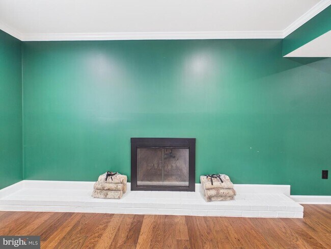 Building Photo - 9201 Cherrytree Dr