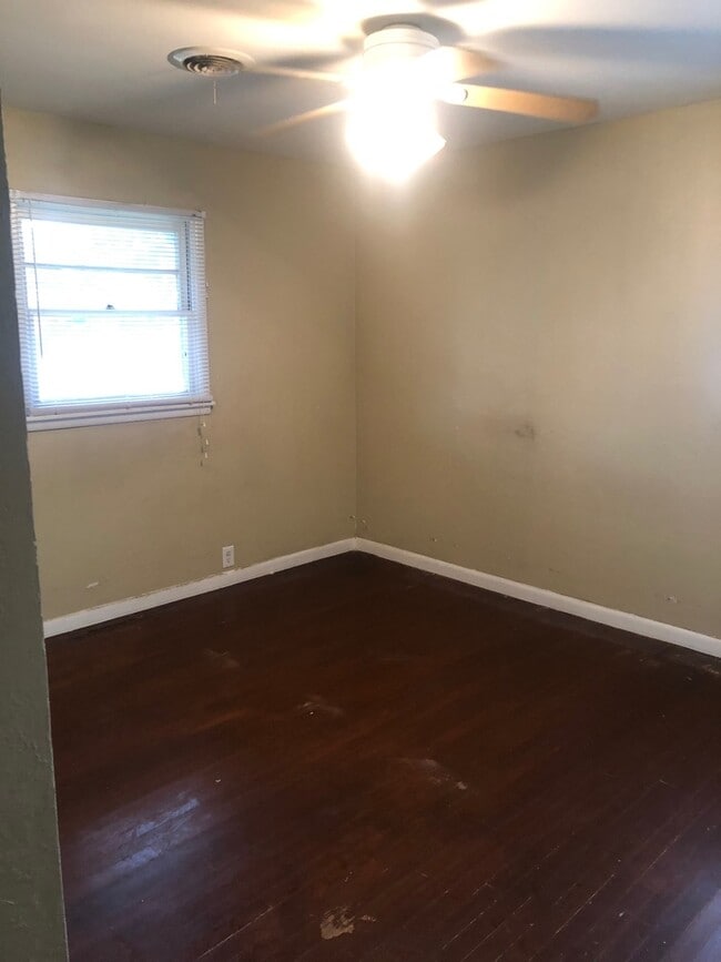 Building Photo - Cute 3Bedroom!!