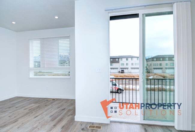 Building Photo - 427 S 960 W
