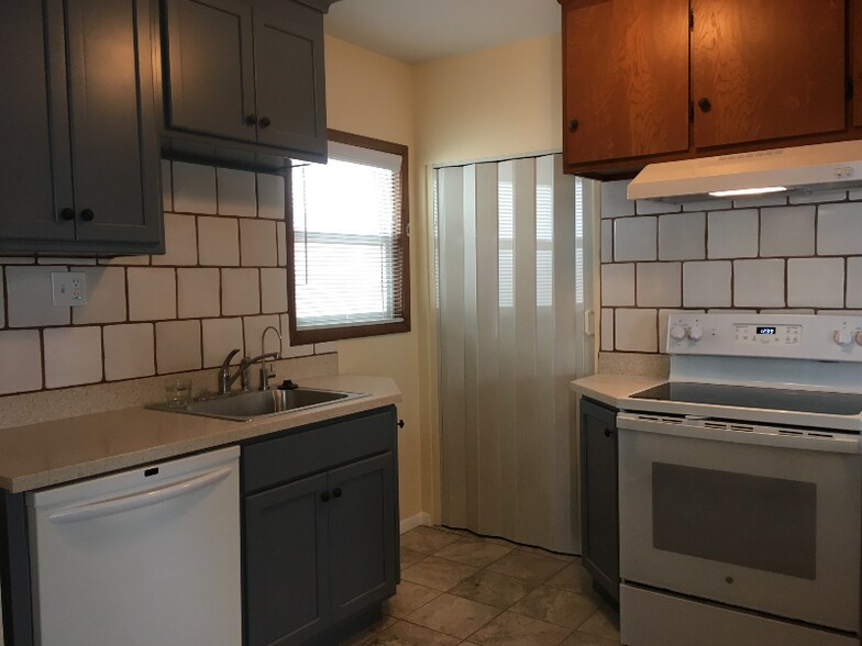 Building Photo - 424 28th St