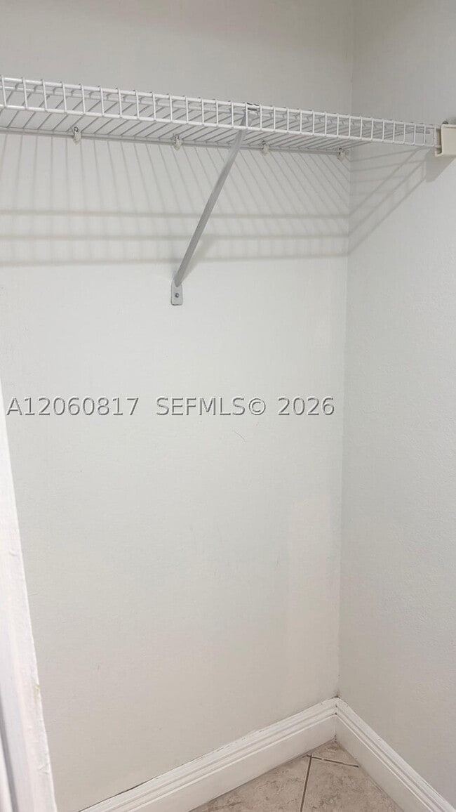 Building Photo - 2625 Collins Ave