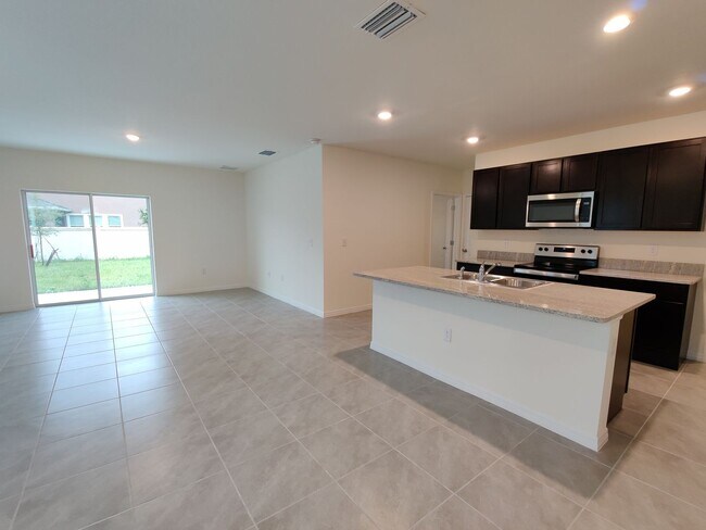Building Photo - 32614 Canyonlands Dr