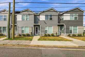 Building Photo - 2725 Whittle Springs Rd