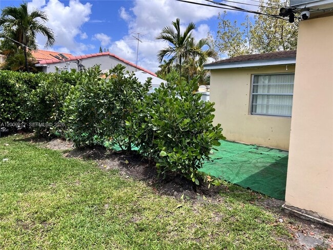 Building Photo - 1329 SW 75th Ave