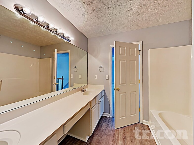 Building Photo - 403 Park Creek Trce