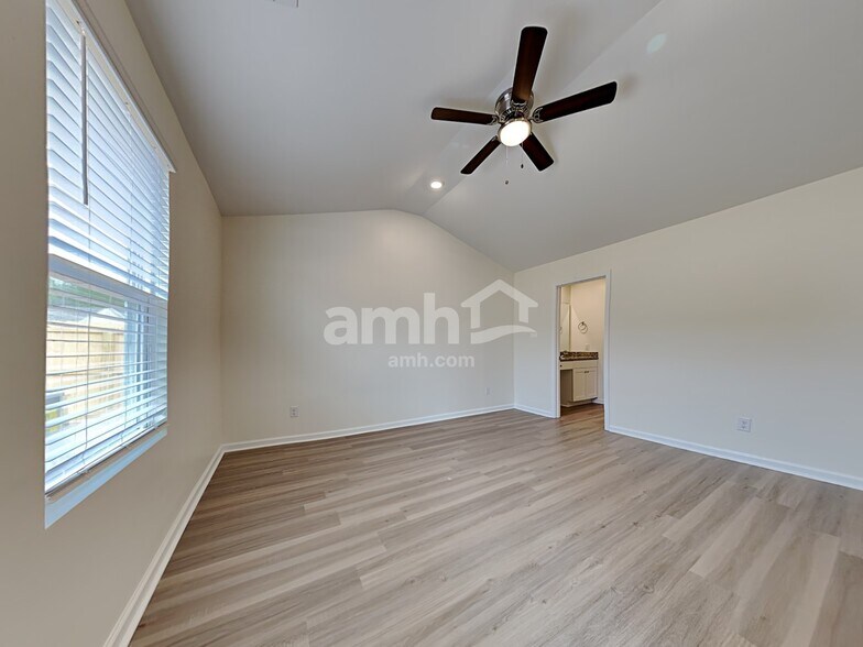 Building Photo - 1325 John Swann St