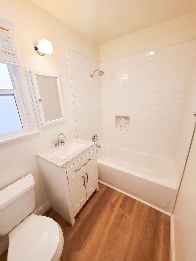Building Photo - 810 Buena Vista