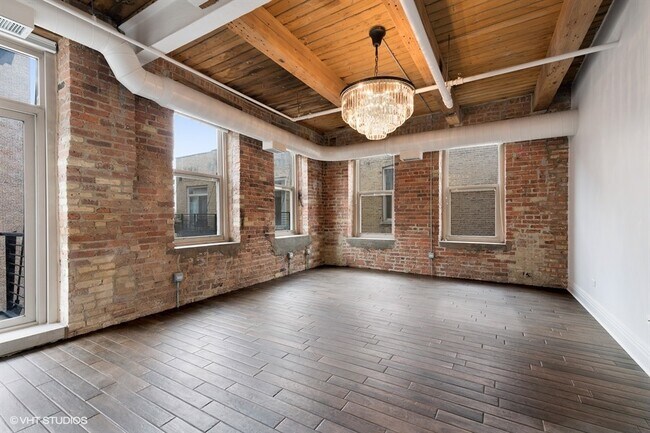 Building Photo - 420 S Clinton St