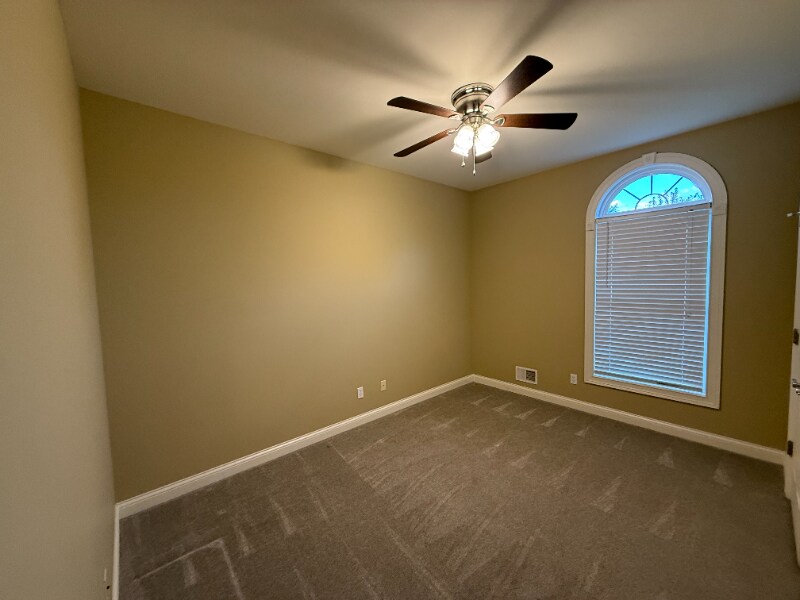 Building Photo - 133 Garden Dr