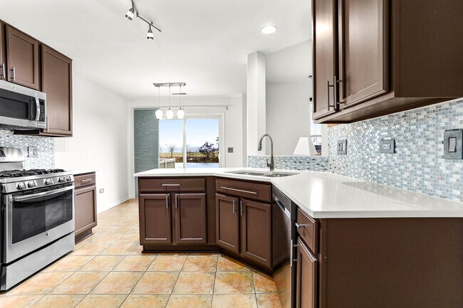 Building Photo - 16846 S Mallard Ln