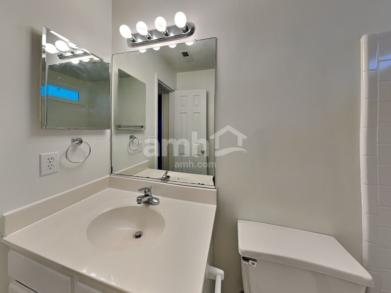 Building Photo - 29 Park Village Ln