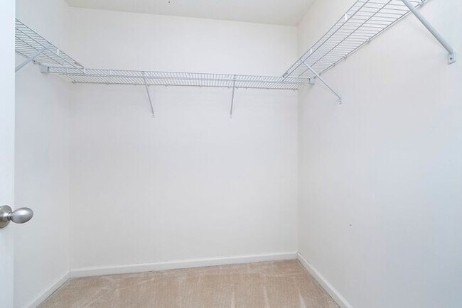 Building Photo - Spacious 3 Bed 2.5 Bath Home in Parks at W...