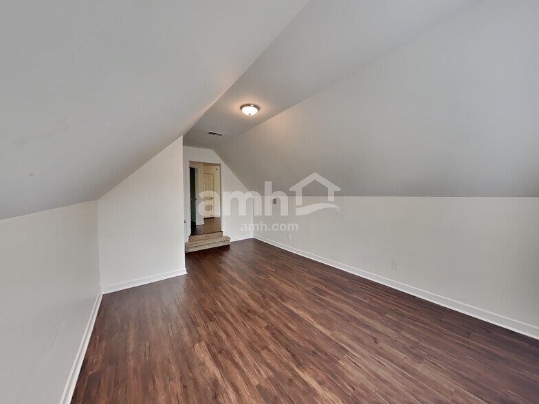 Building Photo - 3043 Holderwood Dr