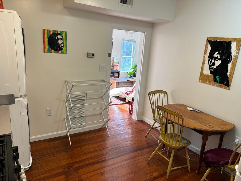 Building Photo - 3005 Huntingdon Ave